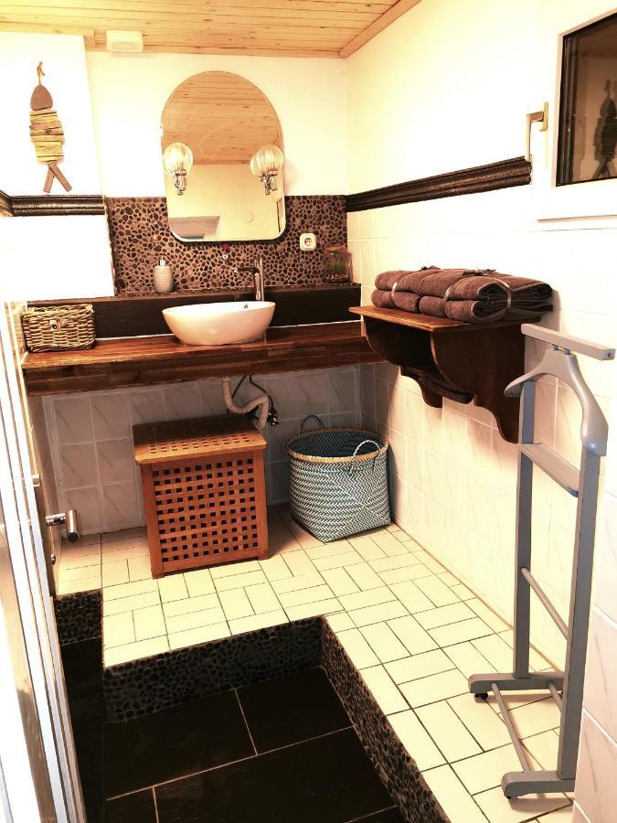 Mooi Ruim Appartement In Antieke Stadsboerderij Schönecken Eksteriør billede