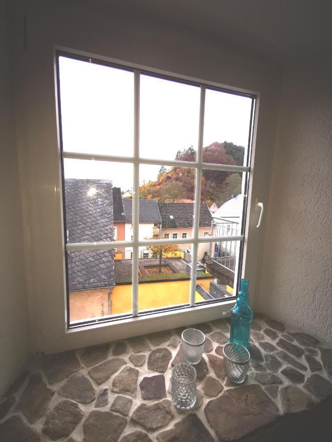 Mooi Ruim Appartement In Antieke Stadsboerderij Schönecken Eksteriør billede